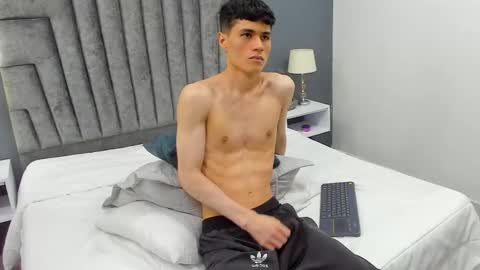 Snapshot of roan_birkin chatting on February 2025 10:21:02 PM Roan Birkin online show from February 2025 10:21:02 PM