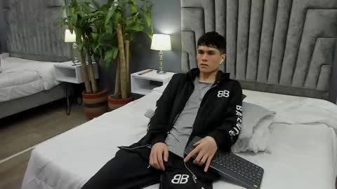 Snapshot of roan_birkin chatting on February 2025 07:38:02 PM Roan Birkin online show from February 2025 07:38:02 PM