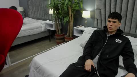 Snapshot of roan_birkin chatting on February 2025 01:47:02 AM Roan Birkin online show from February 2025 01:47:02 AM