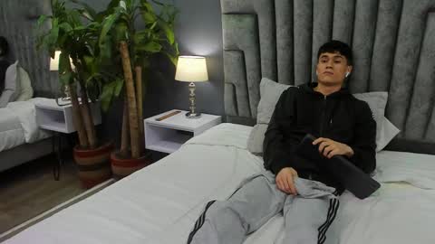 Snapshot of roan_birkin chatting on February 2025 10:36:01 PM Roan Birkin online show from February 2025 10:36:01 PM