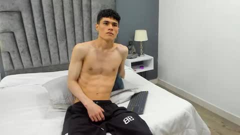 Snapshot of roan_birkin chatting on February 2025 07:30:01 PM Roan Birkin online show from February 2025 07:30:01 PM