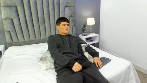 Snapshot of roan_birkin chatting on February 2025 02:18:01 AM Roan Birkin online show from February 2025 02:18:01 AM