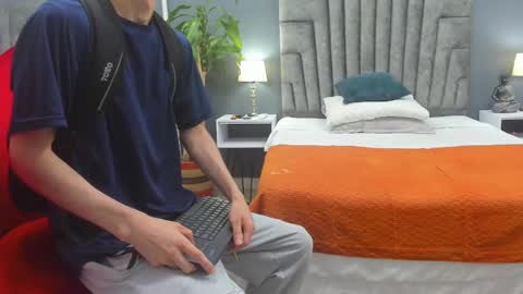 Snapshot of roan_birkin chatting on February 2025 02:50:02 AM Roan Birkin online show from February 2025 02:50:02 AM