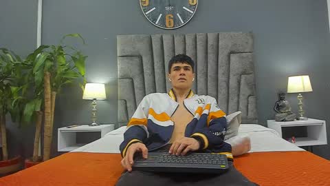 Snapshot of roan_birkin chatting on February 2025 07:36:01 PM Roan Birkin online show from February 2025 07:36:01 PM