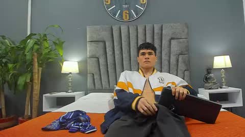 Snapshot of roan_birkin chatting on February 2025 01:46:02 AM Roan Birkin online show from February 2025 01:46:02 AM