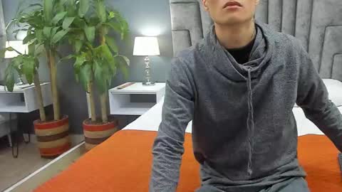 Snapshot of roan_birkin chatting on February 2025 07:28:02 PM Roan Birkin online show from February 2025 07:28:02 PM