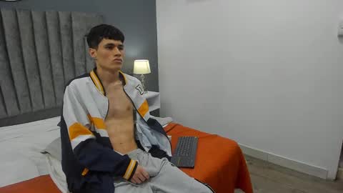 Snapshot of roan_birkin chatting on February 2025 10:47:02 PM Roan Birkin online show from February 2025 10:47:02 PM