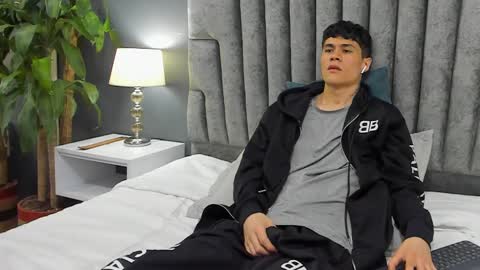 Snapshot of roan_birkin chatting on February 2025 11:04:01 PM Roan Birkin online show from February 2025 11:04:01 PM