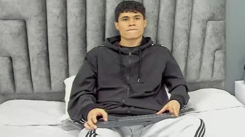 Snapshot of roan_birkin chatting on March 2025 01:21:01 AM Roan Birkin online show from March 2025 01:21:01 AM