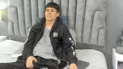 Snapshot of roan_birkin chatting on March 2025 01:52:02 AM Roan Birkin online show from March 2025 01:52:02 AM