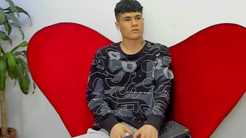 Snapshot of roan_birkin chatting on March 2025 07:26:02 PM Roan Birkin online show from March 2025 07:26:02 PM