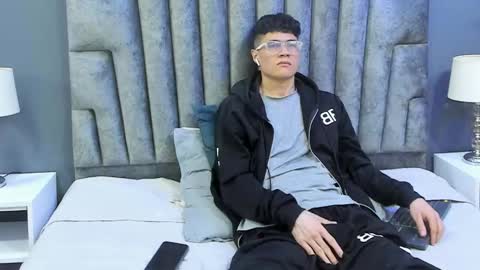 Snapshot of roan_birkin chatting on March 2025 10:20:01 PM Roan Birkin online show from March 2025 10:20:01 PM