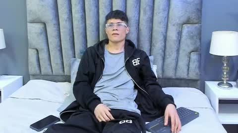 Snapshot of roan_birkin chatting on March 2025 01:25:02 AM Roan Birkin online show from March 2025 01:25:02 AM