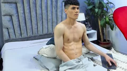 Snapshot of roan_birkin chatting on March 2025 10:50:02 PM Roan Birkin online show from March 2025 10:50:02 PM