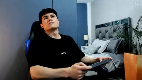 Snapshot of roan_birkin chatting on September 2025 08:54:01 PM Roan Birkin online show from September 2025 08:54:01 PM