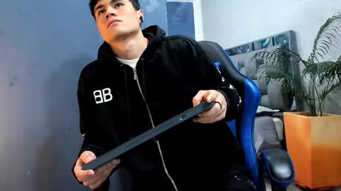 Snapshot of roan_birkin chatting on September 2025 08:20:01 PM Roan Birkin online show from September 2025 08:20:01 PM