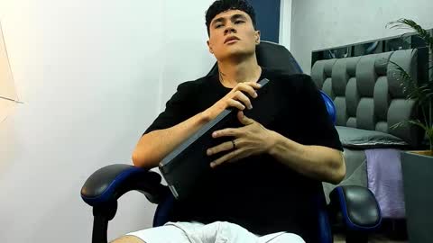 Snapshot of roan_birkin chatting on September 2025 08:57:02 PM Roan Birkin online show from September 2025 08:57:02 PM