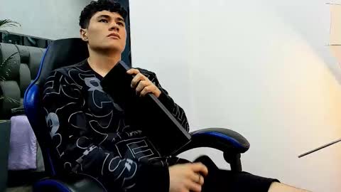 Snapshot of roan_birkin chatting on October 2025 07:43:01 PM Roan Birkin online show from October 2025 07:43:01 PM