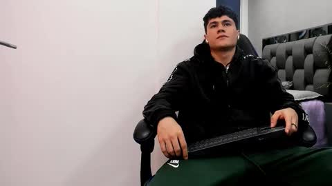 Snapshot of roan_birkin chatting on October 2025 07:33:01 PM Roan Birkin online show from October 2025 07:33:01 PM