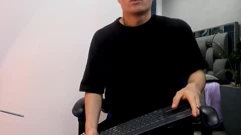 Snapshot of roan_birkin chatting on October 2025 07:23:01 PM Roan Birkin online show from October 2025 07:23:01 PM