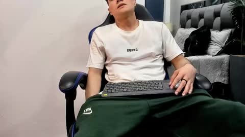 Snapshot of roan_birkin chatting on October 2025 08:31:01 PM Roan Birkin online show from October 2025 08:31:01 PM