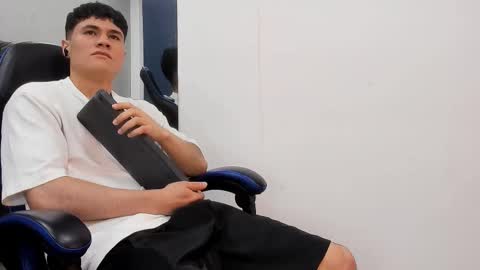 Snapshot of roan_birkin chatting on October 2025 07:15:01 PM Roan Birkin online show from October 2025 07:15:01 PM