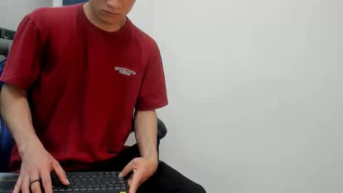 Snapshot of roan_birkin chatting on October 2025 07:14:01 PM Roan Birkin online show from October 2025 07:14:01 PM