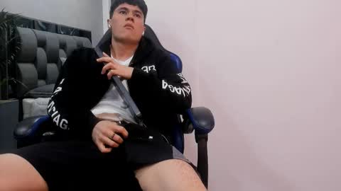 Snapshot of roan_birkin chatting on October 2025 08:41:02 PM Roan Birkin online show from October 2025 08:41:02 PM