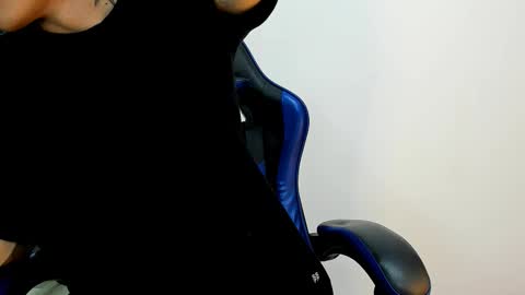 Snapshot of roan_birkin chatting on October 2025 07:51:01 PM Roan Birkin online show from October 2025 07:51:01 PM