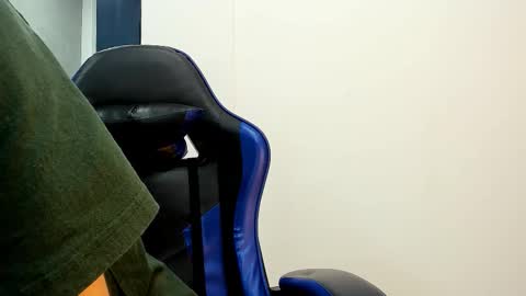 Snapshot of roan_birkin chatting on October 2025 08:44:02 PM Roan Birkin online show from October 2025 08:44:02 PM