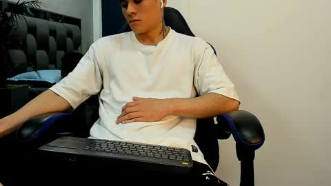 Snapshot of roan_birkin chatting on October 2025 07:25:01 PM Roan Birkin online show from October 2025 07:25:01 PM