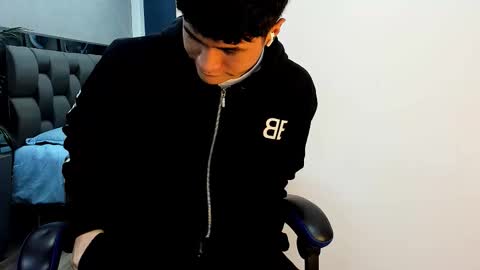 Snapshot of roan_birkin chatting on November 2025 09:25:02 PM Roan Birkin online show from November 2025 09:25:02 PM