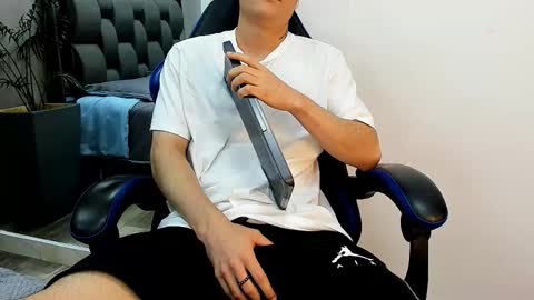 Snapshot of roan_birkin chatting on November 2025 07:14:02 PM Roan Birkin online show from November 2025 07:14:02 PM