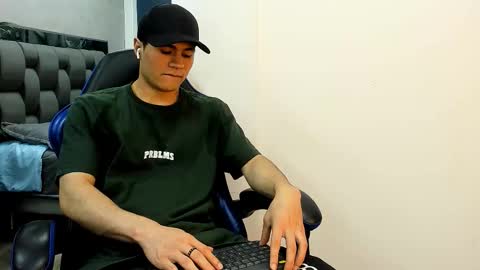 Snapshot of roan_birkin chatting on November 2025 07:14:01 PM Roan Birkin online show from November 2025 07:14:01 PM