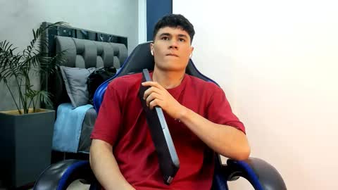 Snapshot of roan_birkin chatting on November 2025 08:08:01 PM Roan Birkin online show from November 2025 08:08:01 PM