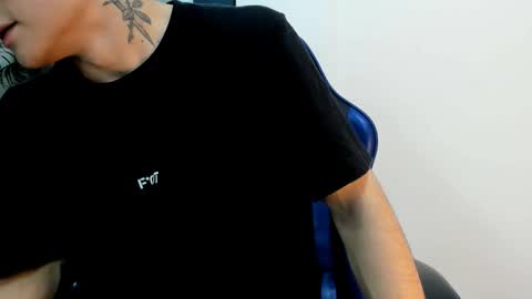 Snapshot of roan_birkin chatting on November 2025 08:19:02 PM Roan Birkin online show from November 2025 08:19:02 PM