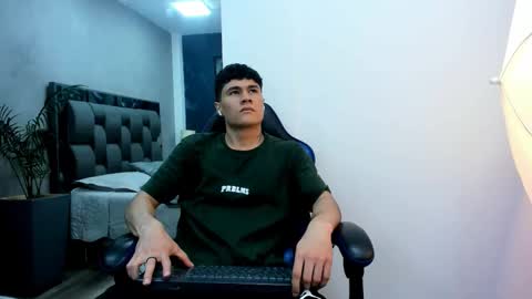 Snapshot of roan_birkin chatting on November 2025 07:23:01 PM Roan Birkin online show from November 2025 07:23:01 PM