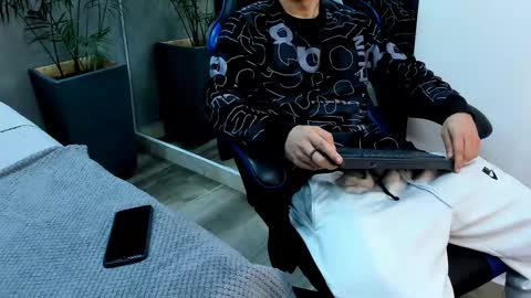 Snapshot of roan_birkin chatting on November 2025 07:08:02 PM Roan Birkin online show from November 2025 07:08:02 PM