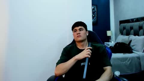 Snapshot of roan_birkin chatting on November 2025 07:35:01 PM Roan Birkin online show from November 2025 07:35:01 PM