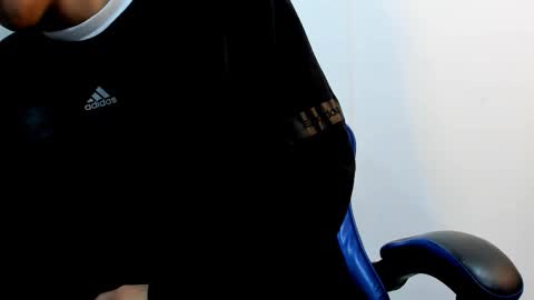 Snapshot of roan_birkin chatting on November 2025 07:16:02 PM Roan Birkin online show from November 2025 07:16:02 PM