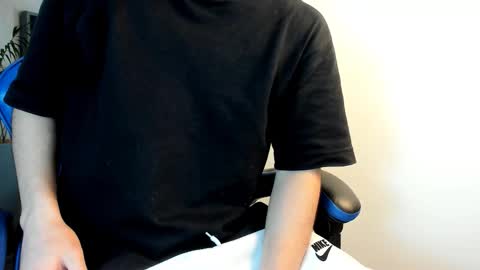 Snapshot of roan_birkin chatting on November 2025 07:18:01 PM Roan Birkin online show from November 2025 07:18:01 PM