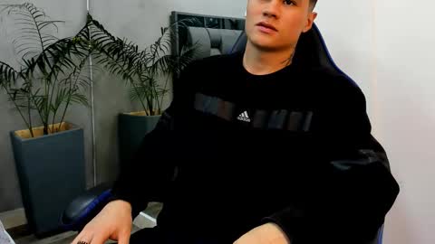 Snapshot of roan_birkin chatting on December 2025 09:10:02 PM Roan Birkin online show from December 2025 09:10:02 PM