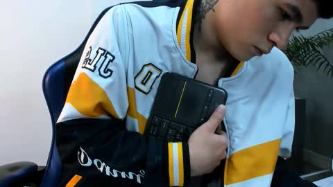 Snapshot of roan_birkin chatting on December 2025 08:02:02 PM Roan Birkin online show from December 2025 08:02:02 PM