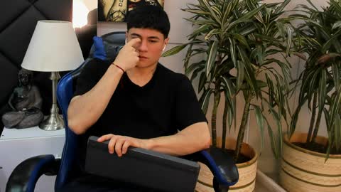 Roan Birkin online show from April 2026 07:14:01 PM