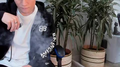Snapshot of roan_birkin chatting on April 2026 07:42:02 PM Roan Birkin online show from April 2026 07:42:02 PM