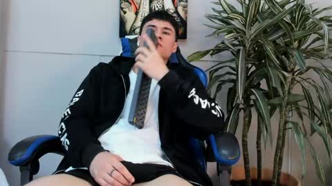 Snapshot of roan_birkin chatting on April 2026 08:57:02 PM Roan Birkin online show from April 2026 08:57:02 PM