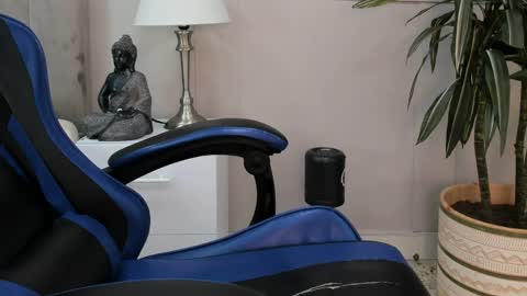 Snapshot of roan_birkin chatting on May 2026 07:19:02 PM Roan Birkin online show from May 2026 07:19:02 PM