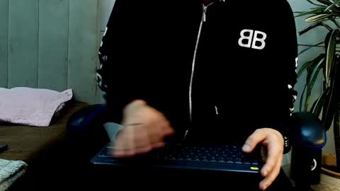 Snapshot of roan_birkin chatting on May 2026 07:42:02 PM Roan Birkin online show from May 2026 07:42:02 PM