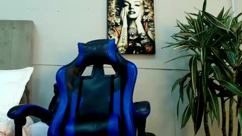 Snapshot of roan_birkin chatting on May 2026 01:57:16 AM Roan Birkin online show from May 2026 01:57:16 AM