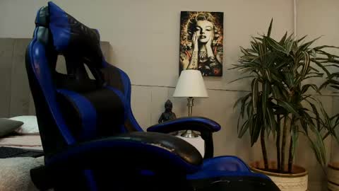 Snapshot of roan_birkin chatting on May 2026 07:11:02 PM Roan Birkin online show from May 2026 07:11:02 PM